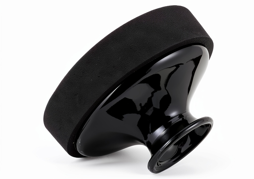 Pavo Saxophone Mute in black color